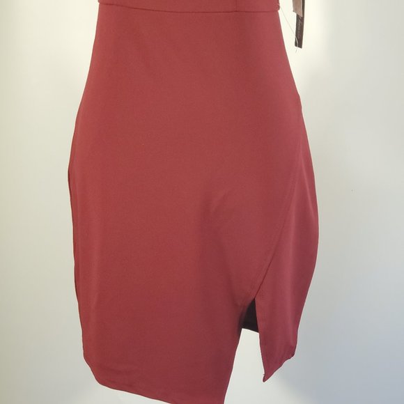 Sequin Hearts Juniors Off-The-Shoulder Shea Malbec - Picture 7 of 8